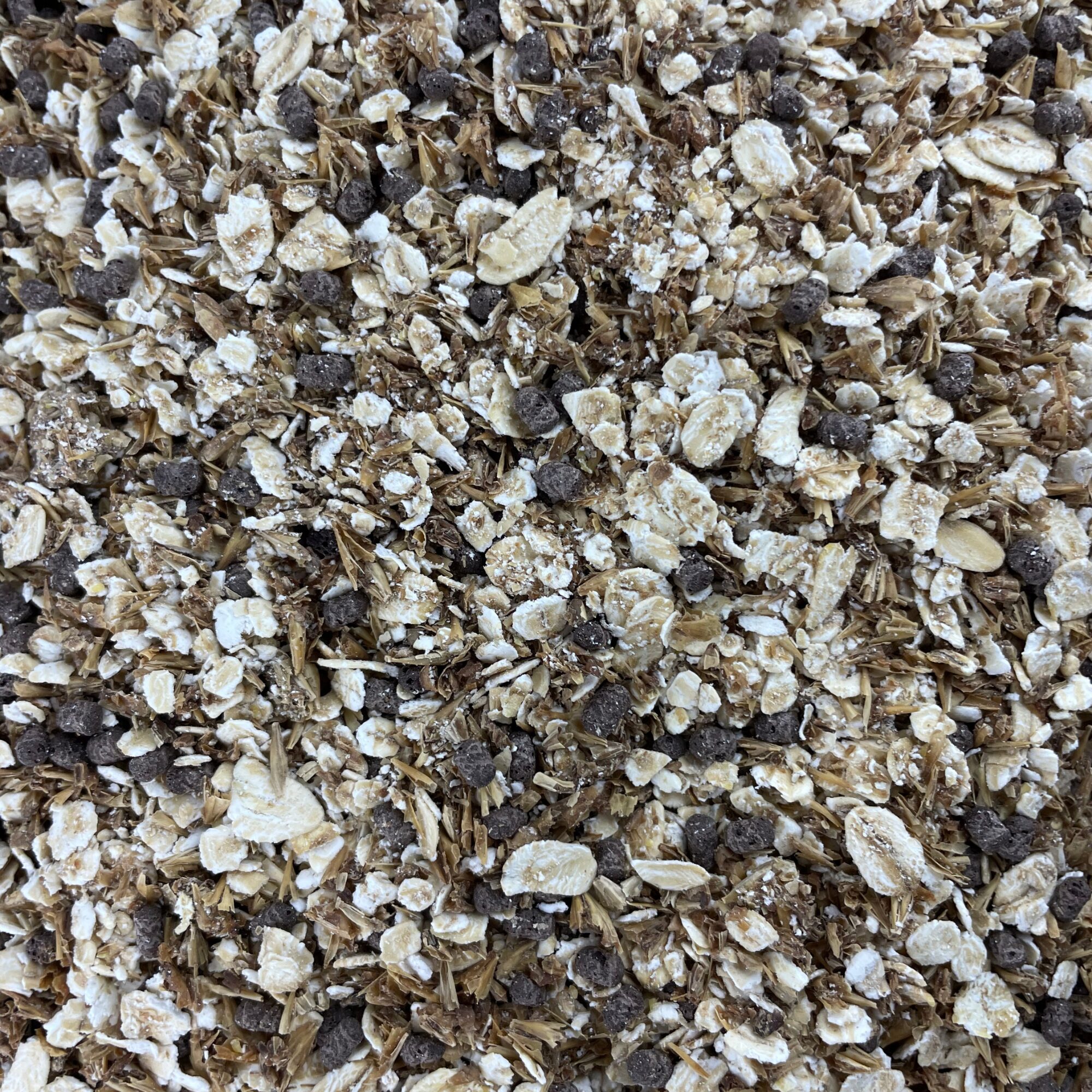 Nahaufnahme von Haferflocken-Müsli mit Kleie und Pellets